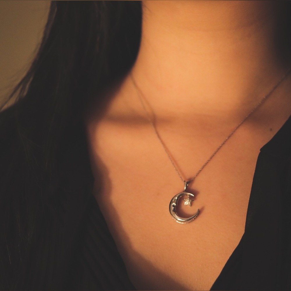 NEW w/o tags “Love You to the Moon and Back” Fred Meyer Moon+Star Necklace 🌙✨